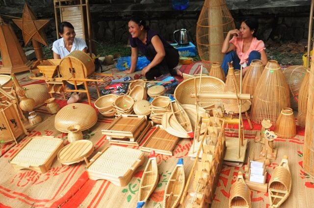 Làm thủ tục xuất khẩu hàng thủ công mỹ nghệ